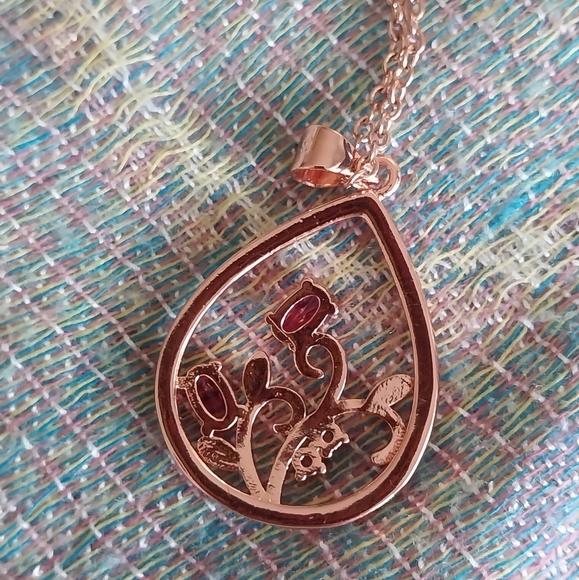 Rose Gold Plated Ruby Colored Stone Flower Pendant Necklace - Picture 4 of 6